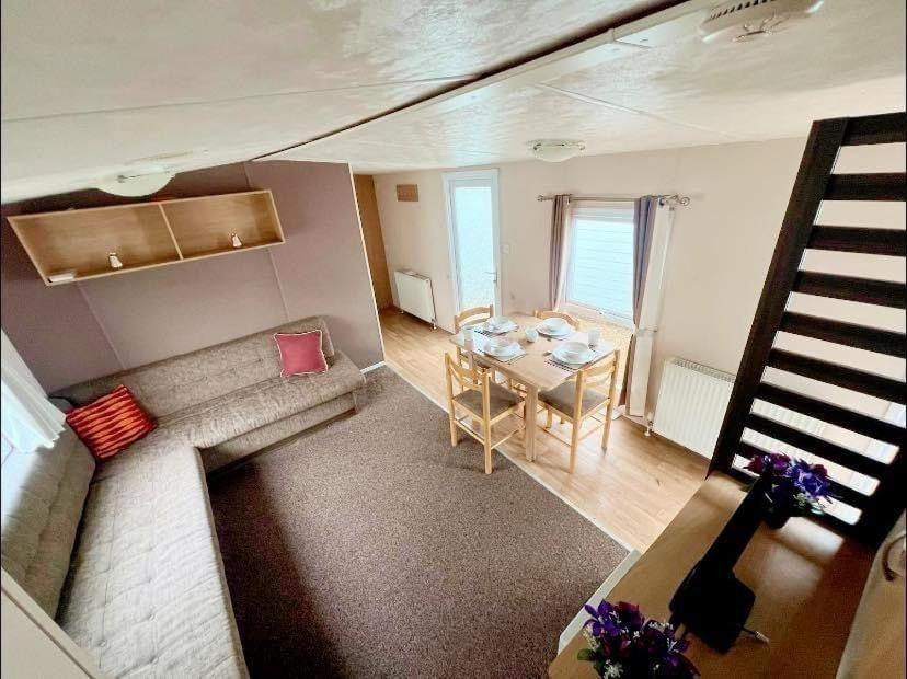 La Casa Greenaway Jaywick Sands Exterior photo