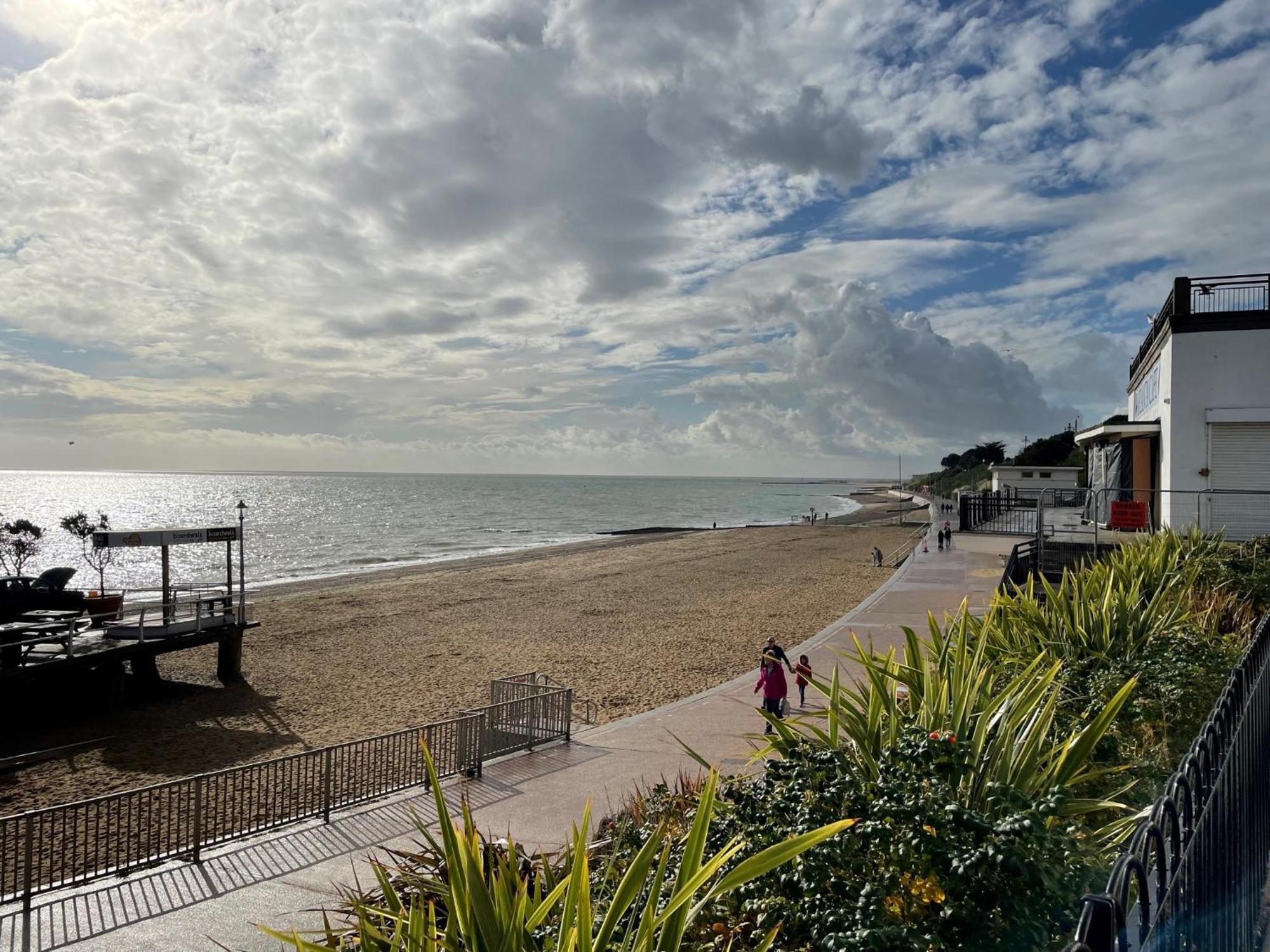 La Casa Greenaway Jaywick Sands Exterior photo
